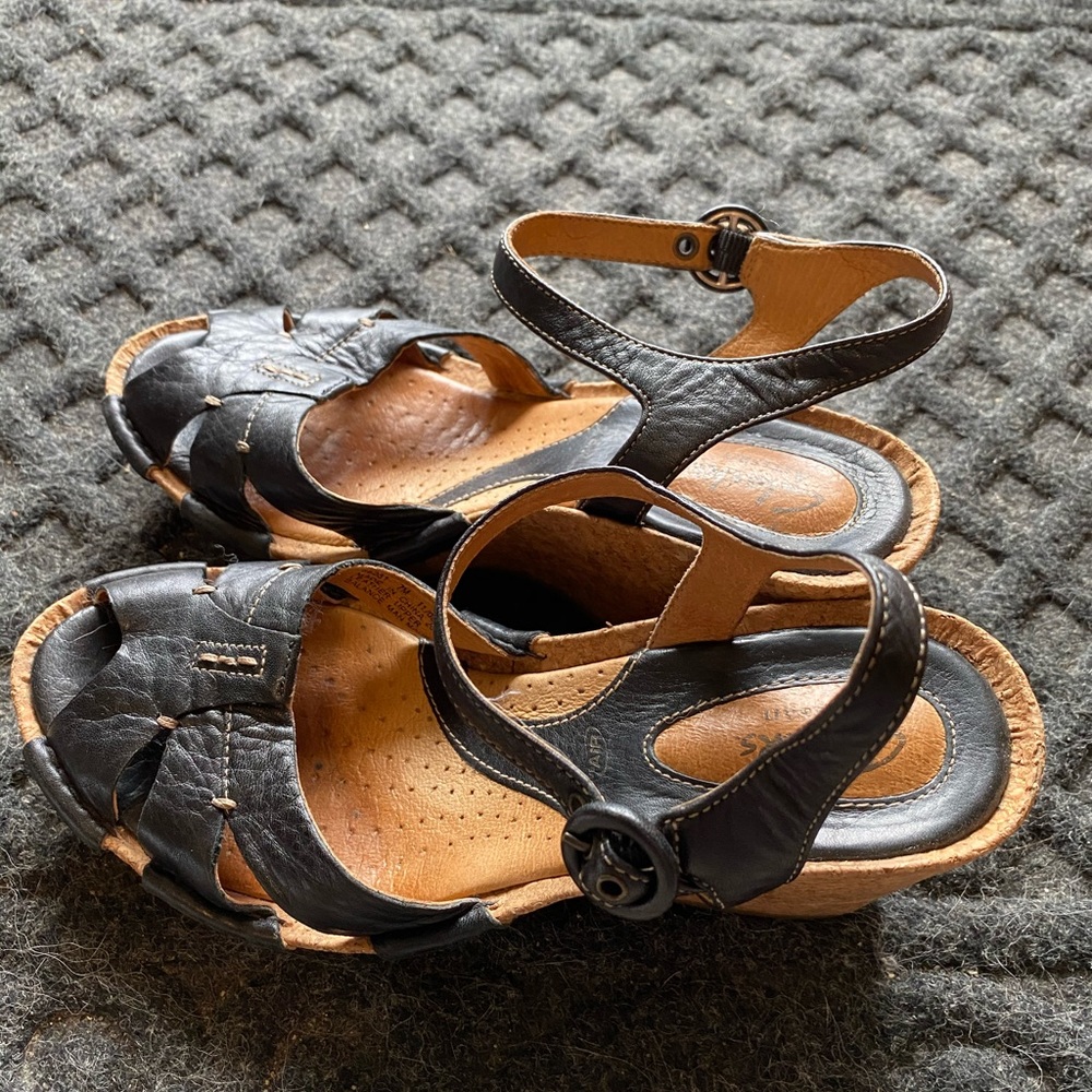 Way cute Clark’s artisan black cork wedge sandals